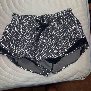 Lululemon Hotty hot size 4